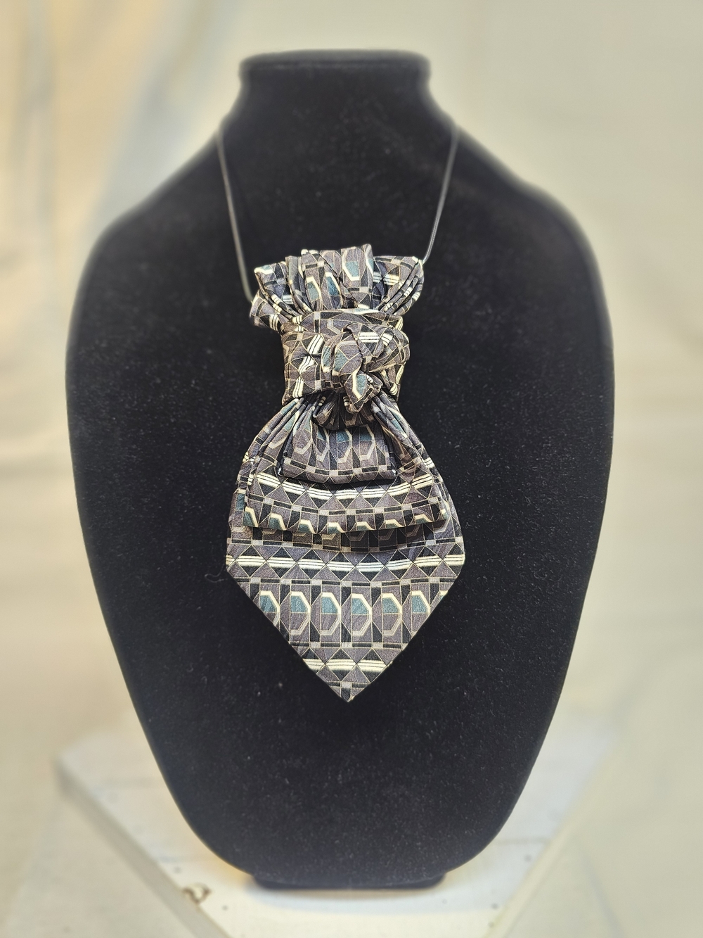 Women's Black Gray And Green Geometric Pattern Necktie Necklace